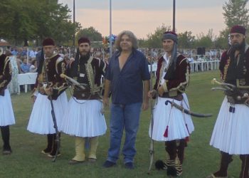 Θα πάρει τα… όπλα
