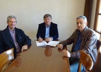 «Έπεσαν» οι υπογραφές