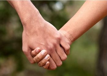 Αγωνία για την … «κολλητή»