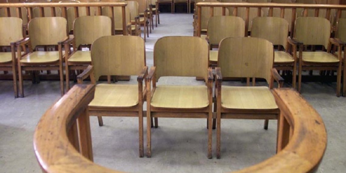 Παρεϊτσα στο …εδώλιο των Τρικάλων  «γαλάζιος» και «ροζ»