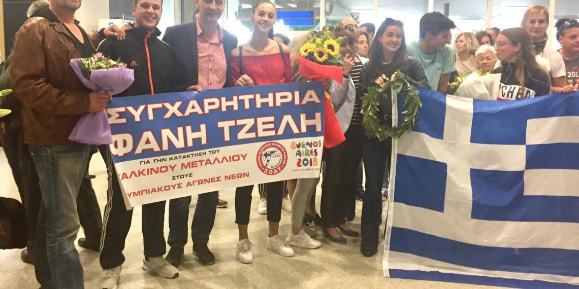 Ανθοδέσμες, αγκαλιές και πολλά χαμόγελα