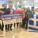 Ανθοδέσμες, αγκαλιές και πολλά χαμόγελα