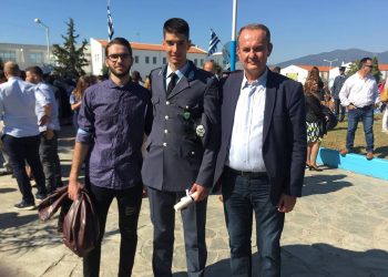 Το μήλο κάτω από την μηλιά θα πέσει…