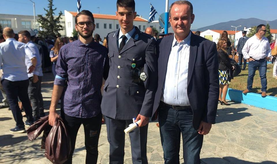 Το μήλο κάτω από την μηλιά θα πέσει…