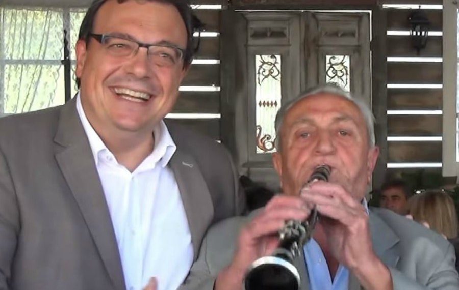 Μείναμε με τα …κλαρίνα