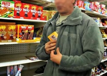Χειροπέδες σε 3 άτομα για …τρόφιμα