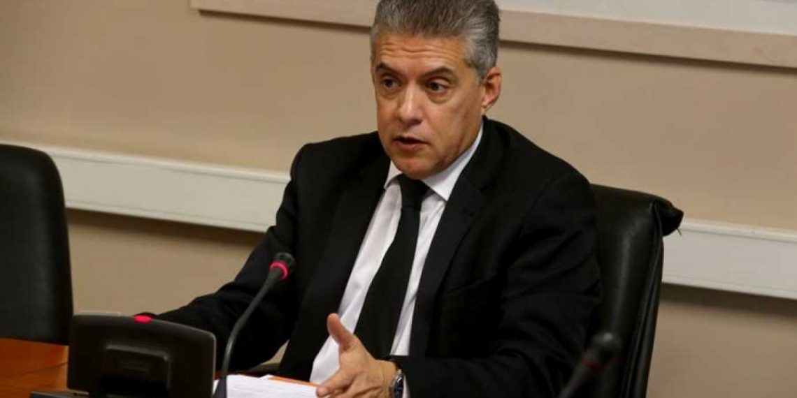 Προσφεύγει στην Δικαιοσύνη
