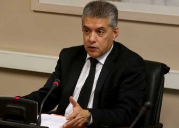 Προσφεύγει στην Δικαιοσύνη