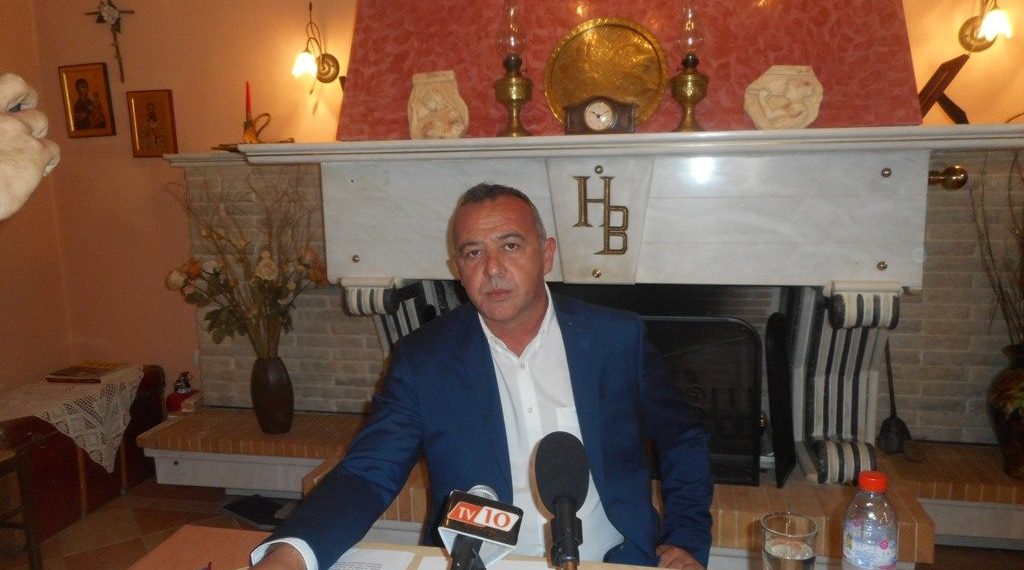 «Όποιος και όποια θέλει με ακολουθεί»….