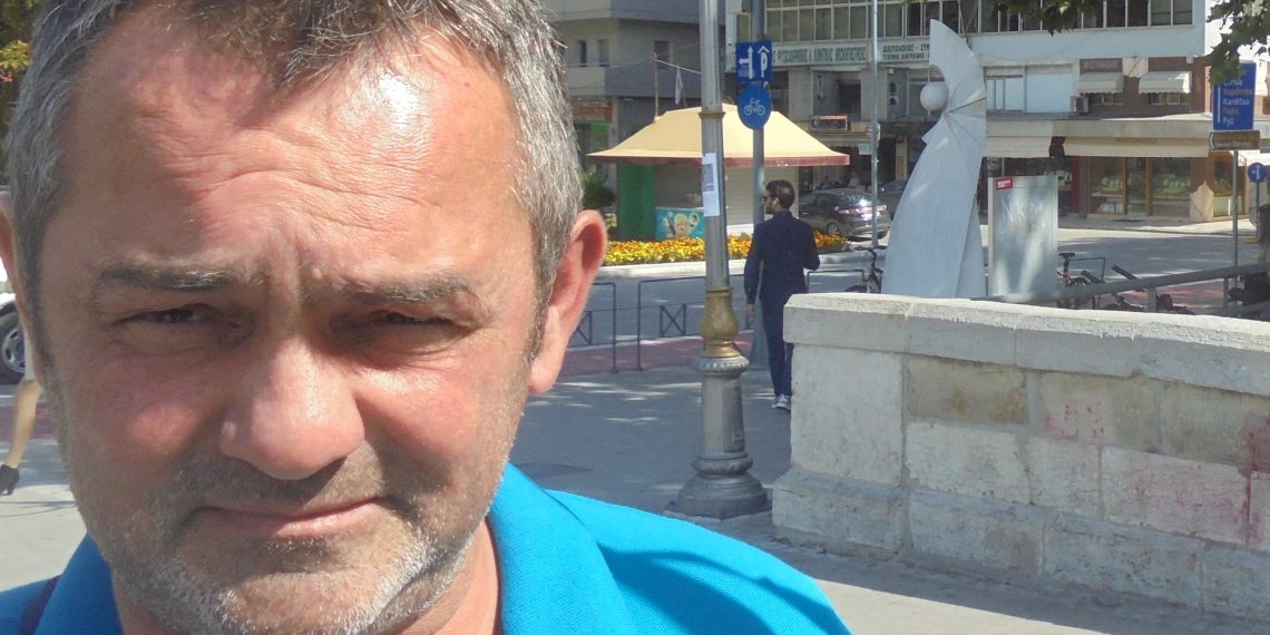 Και …σύμβουλος γάμου στην κεντρική πλατεία των Τρικάλων