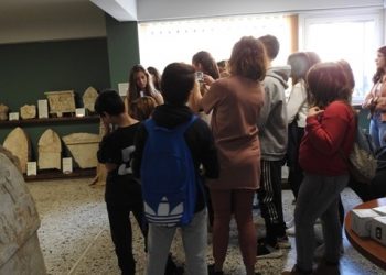 Μαθητές και μαθήτριες του  5ου Γυμνασίου Τρικάλων στο Ασκληπιείο της Τρίκκης