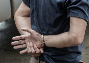 Χειροπέδες σε 46χρονο καταζητούμενο
