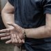 Χειροπέδες σε 46χρονο καταζητούμενο