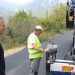 Ρίχνει …άσφαλτο και καθαρίζει ενόψει του χειμώνα