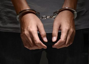 Χειροπέδες σε 32χρονο καταζητούμενο