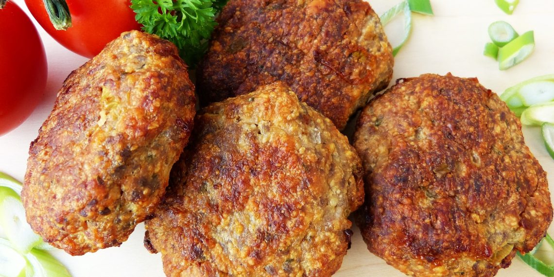 Θα έχει και τάπερ με …κεφτεδάκια;