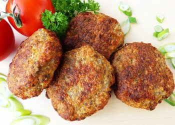 Θα έχει και τάπερ με …κεφτεδάκια;