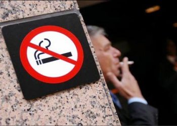 Σε υποχρεωτικό …ανασχηματισμό ο Παπαστεργίου λόγω … αντικαπνιστικού Νόμου;