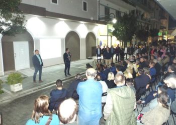 Ούτε στα απλά δεν μπορείτε να συνεννοηθείτε;