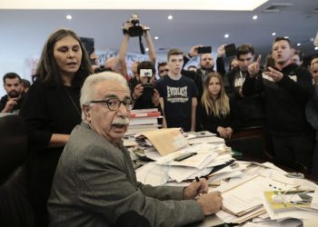 «Ντου» μαθητών στο γραφείο του Υπουργού Παιδείας…