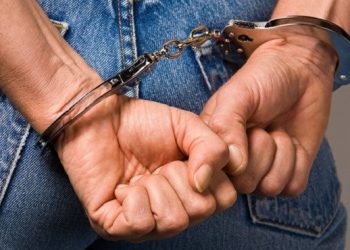 Χειροπέδες στα Τρίκαλα σε 43χρονο καταζητούμενο