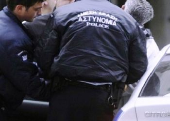 Έφοδος Αστυνομικών σε οικία