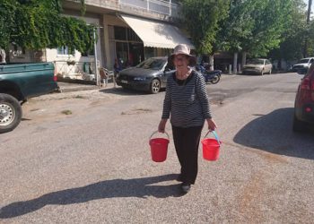 Βγαίνουν οι …κουβάδες