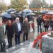 Με κρύο και …ομπρέλες η κατάθεση στεφάνων στα Τρίκαλα
