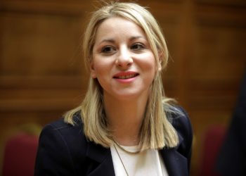 Η μείωση των ασφαλιστικών εισφορών σηματοδοτεί την έξοδο από τα μνημόνια