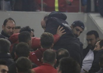 Με νεκρό στην κερκίδα το Ολυμπιακός-Παναθηναϊκός