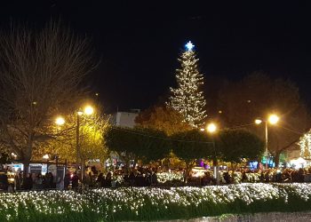 Σε εορταστικούς ρυθμούς και τα Τρίκαλα