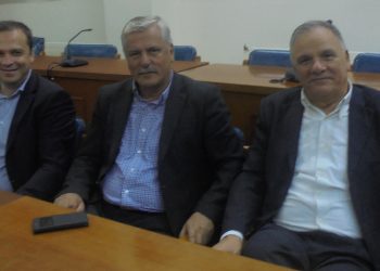 Κοιτώντας πάντα …Δεξιά