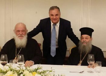 Όπισθεν ολοταχώς…