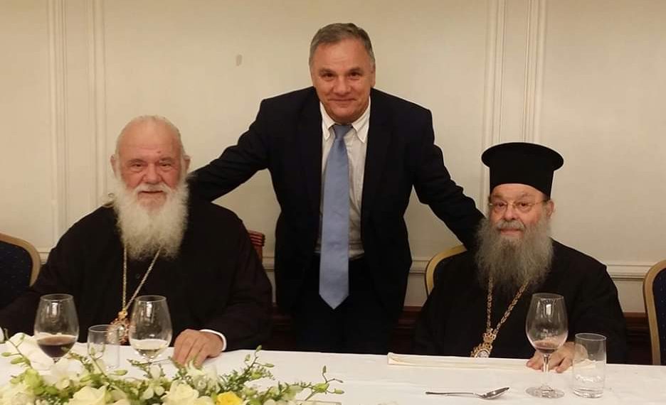 Όπισθεν ολοταχώς…