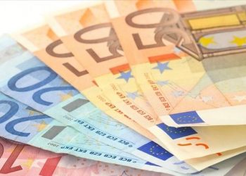 Λίγο πριν την …απόλυση είδαν για πρώτη φορά το «χρώμα» του χρήματος