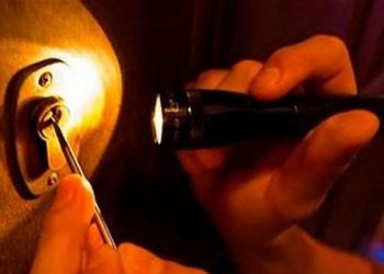 Δικογραφία για 32χρονο που άρπαξε χρήματα και υπολογιστές