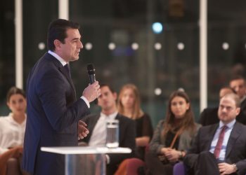 Με τον Κυριάκο Μητσοτάκη ο Σκρέκας για την ηλεκτροκίνηση