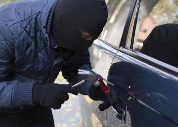 Εντοπίστηκε εργαστήριο παραποίησης στοιχείων κλεμμένων αυτοκινήτων