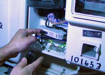 Χειροπέδες για κλοπή ηλεκτρικής ενέργειας