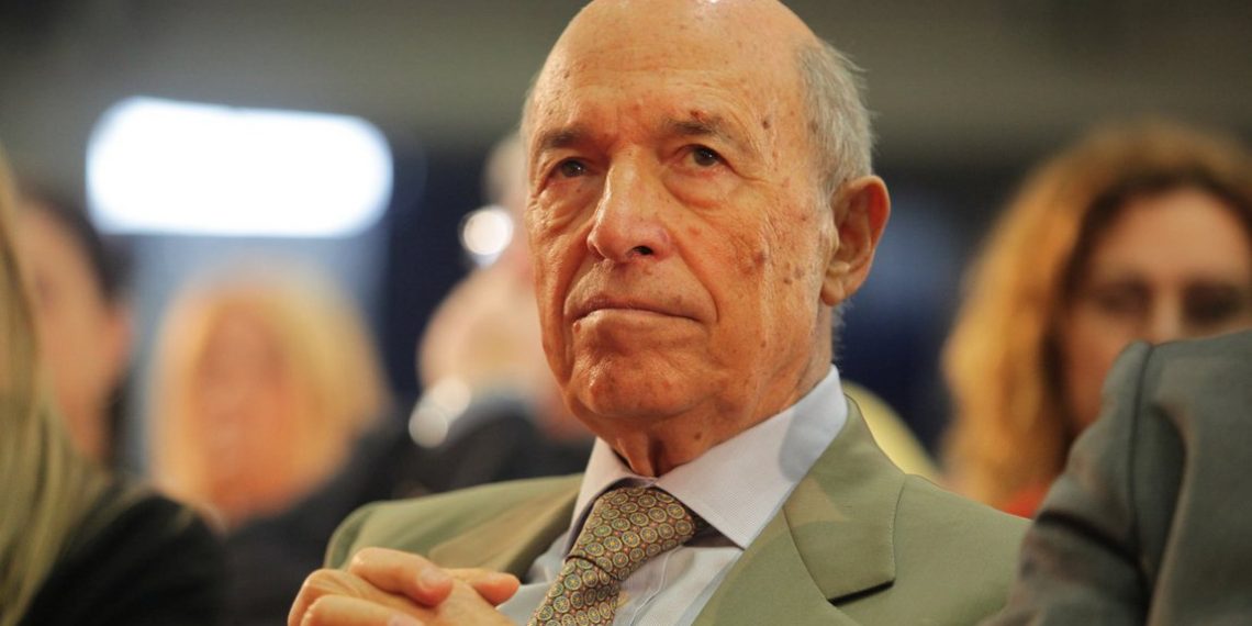 Άνοιγμα λογαριασμών του Κώστα Σημίτη, συγγενών και Υπουργών του
