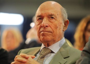 Άνοιγμα λογαριασμών του Κώστα Σημίτη, συγγενών και Υπουργών του