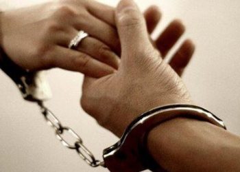 Το ραντεβού στο σπίτι 35χρονης κατέληξε σε …χειροπέδες