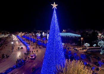 Με το ψηλότερο δέντρο της χώρας και την «Εποχή των Παγετώνων» για Χριστούγεννα στον Βόλο