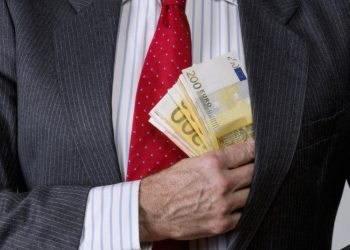Ώρα να «πληρώσει» για την υπεξαίρεση