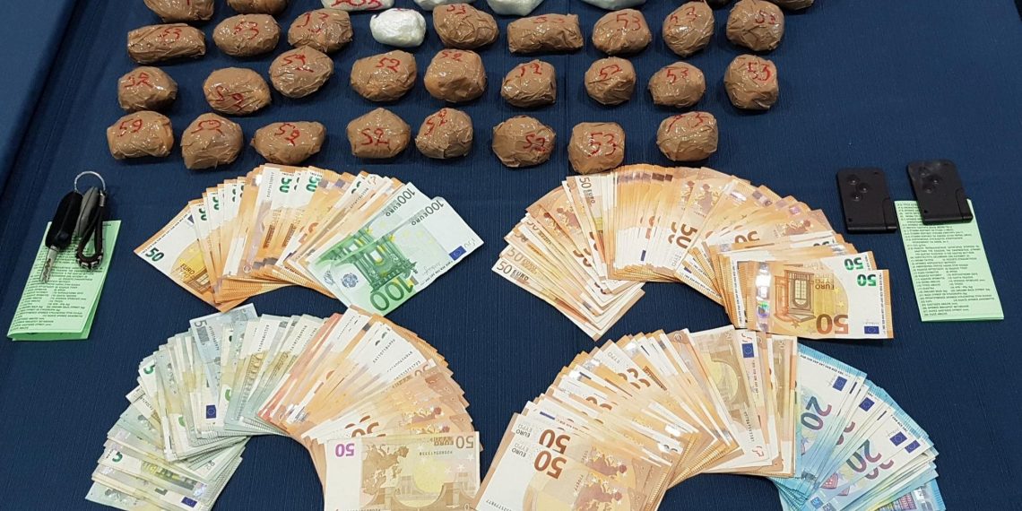 Με 2 κιλά κοκαΐνης και …δεκαχίλιαρο