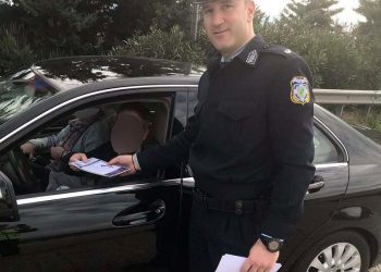 Ενημερωτικά φυλλάδια με συμβουλές οδικής ασφάλειας