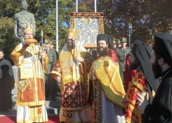 Πλήθος πιστών στην Λιτανεία ανήμερα της εορτής του Αγίου Νικολάου