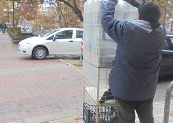 «Θωρακίζοντας» στα Τρίκαλα το …εμπόρευμα