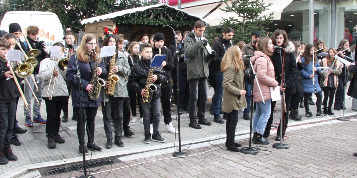 Επιτυχημένη εορταστική εκδήλωση στο Ιστορικό Εμπορικό Κέντρο Τρικάλων