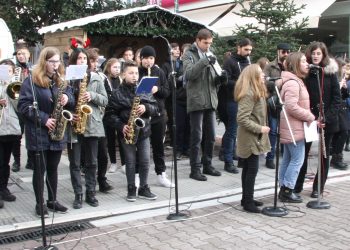 Επιτυχημένη εορταστική εκδήλωση στο Ιστορικό Εμπορικό Κέντρο Τρικάλων